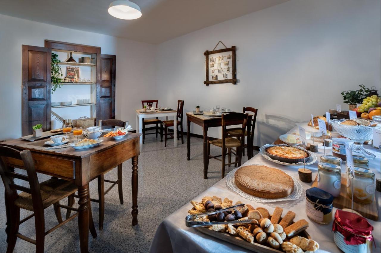 Cascina Brichat Alta Langa Bed and Breakfast Serravalle delle Langhe Eksteriør billede