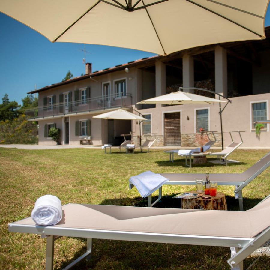 Cascina Brichat Alta Langa Bed and Breakfast Serravalle delle Langhe Eksteriør billede