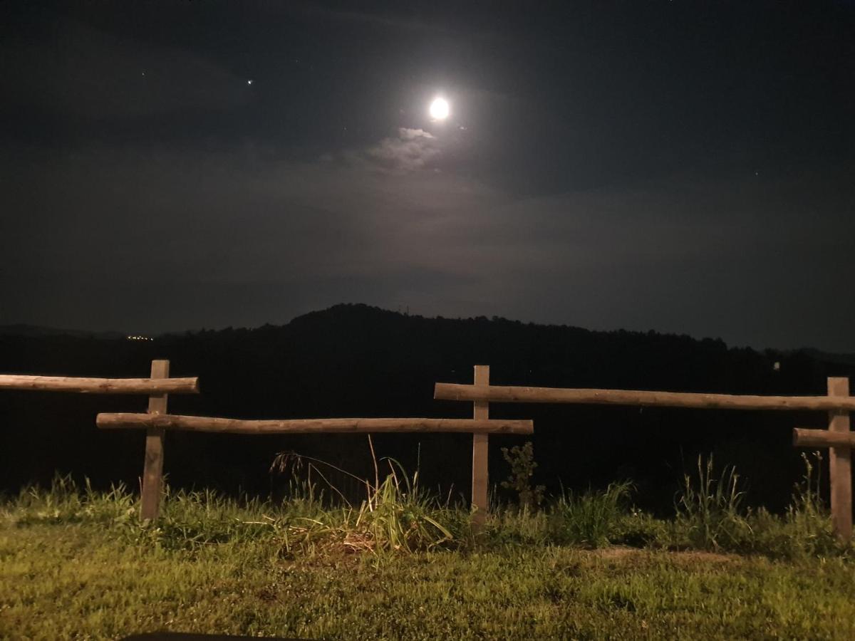 Cascina Brichat Alta Langa Serravalle delle Langhe Eksteriør billede