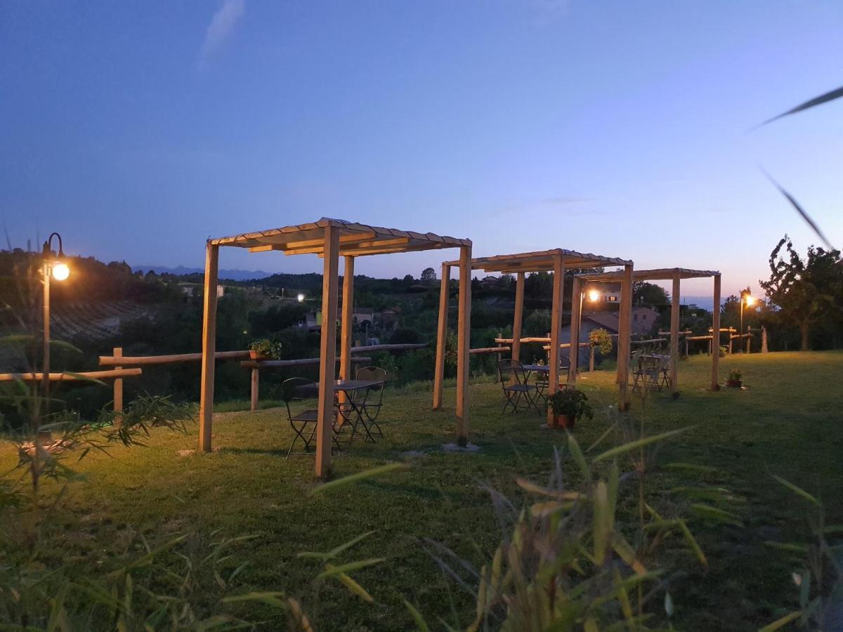 Cascina Brichat Alta Langa Serravalle delle Langhe Eksteriør billede